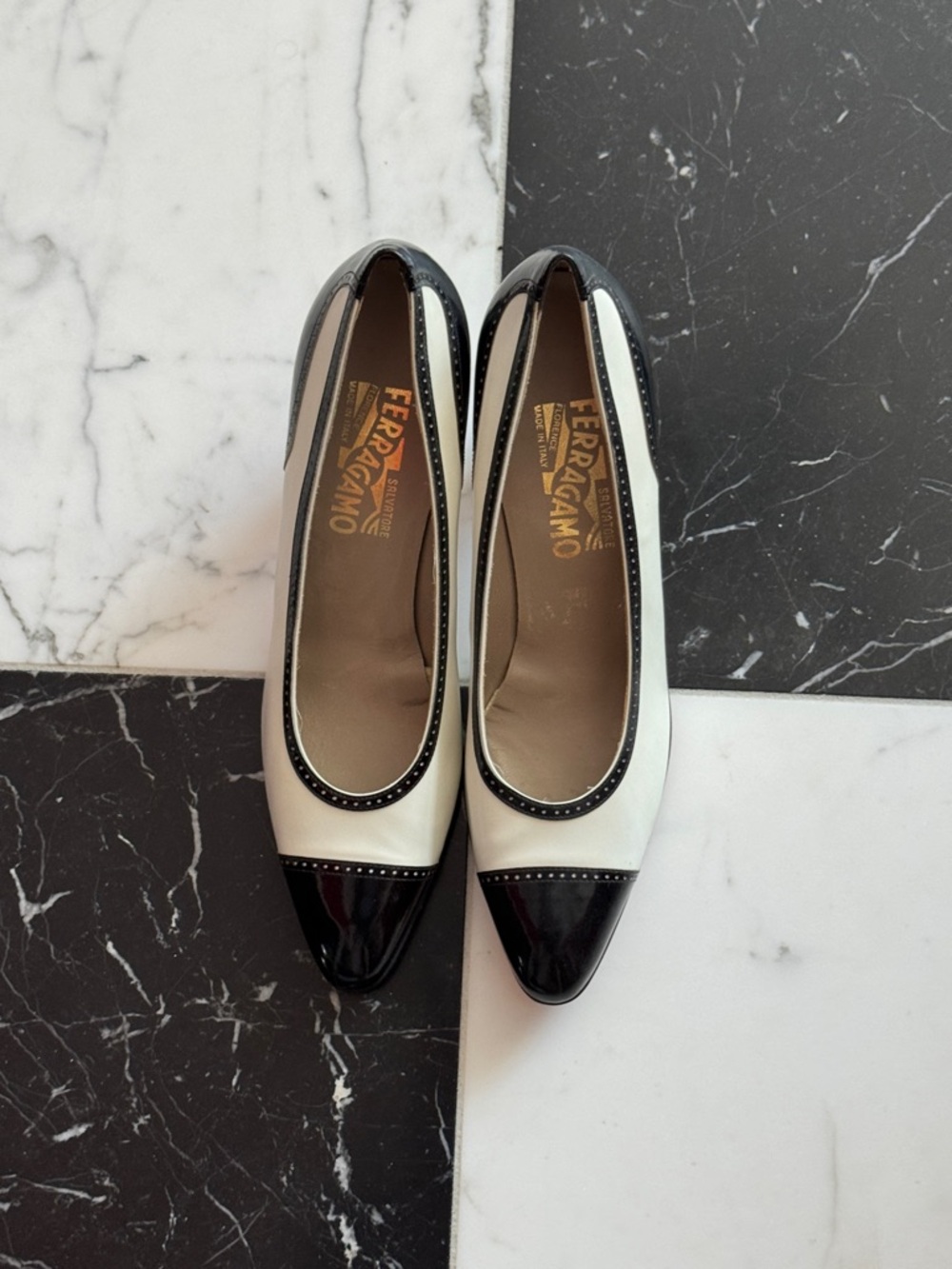 NEW Salvatore Ferragamo Vintage SPECTATOR Pumps Black White 10 AA Extra Narrow - Picture 14 of 16